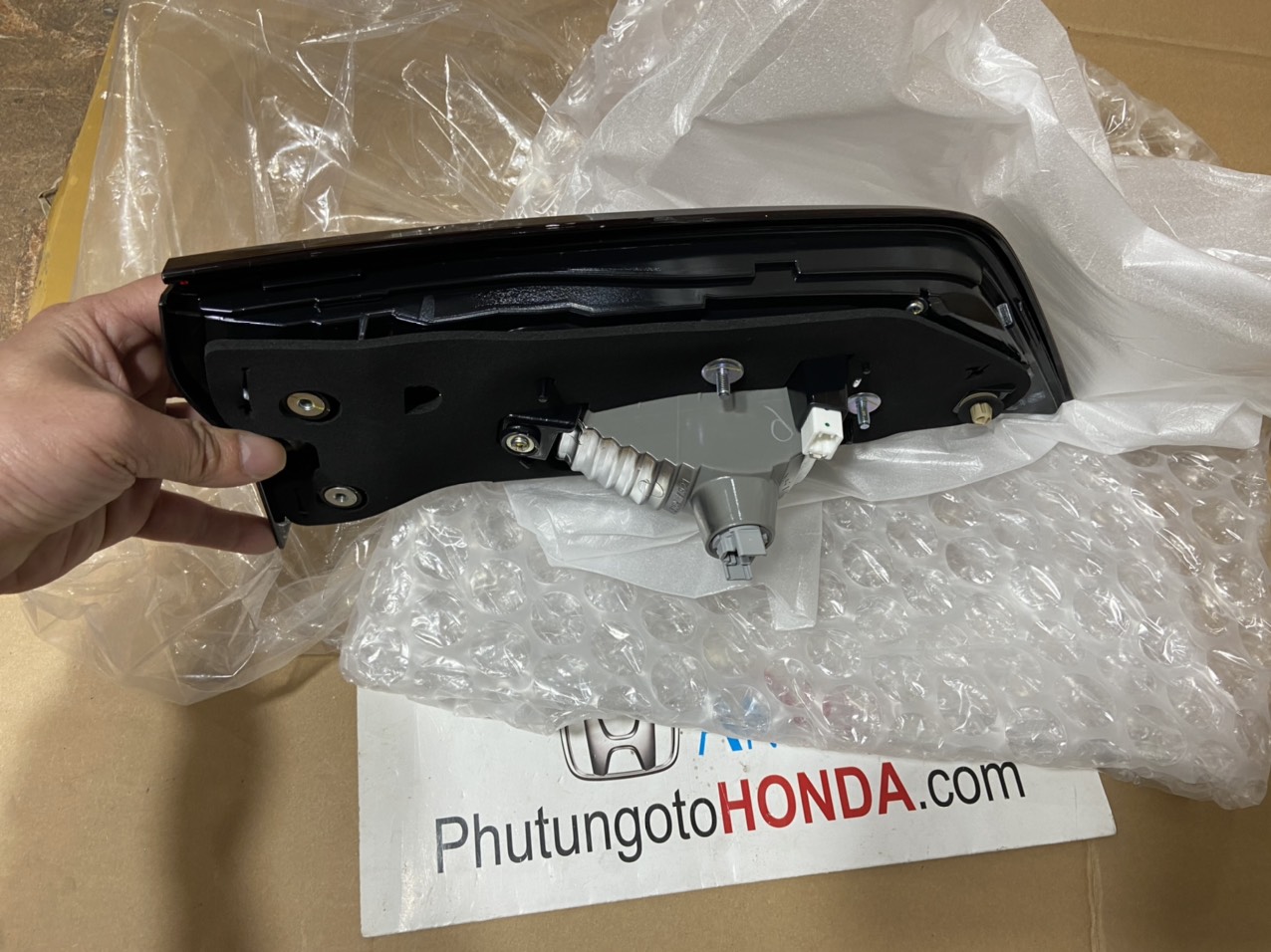 Đèn hậu miếng trên cốp xe Honda CRV 2021-2022